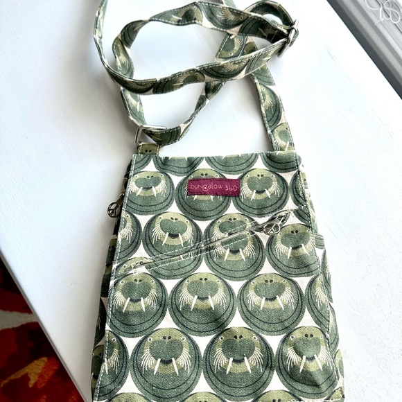 Bungalow 360 Olive Walrus Crossbody Messenger Bag - Picture 2 of 11